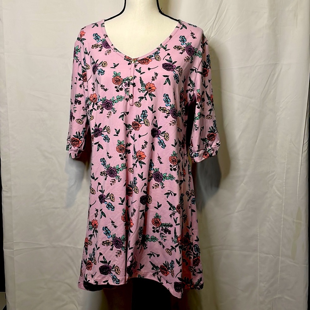 Sheila Rose 2XL long shirt. Could be wore with leggings. Never wore.